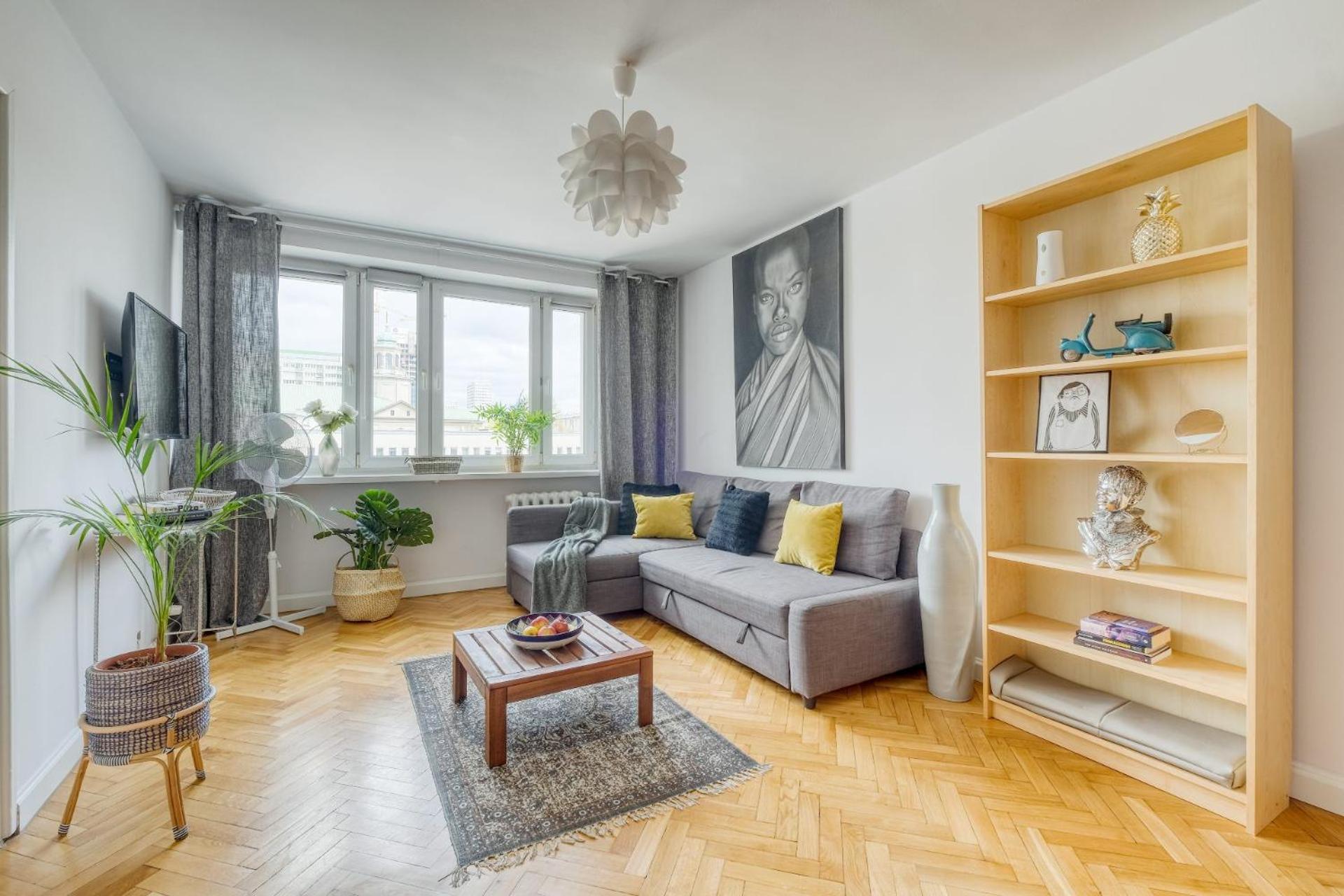Full Location In Center Apartment *