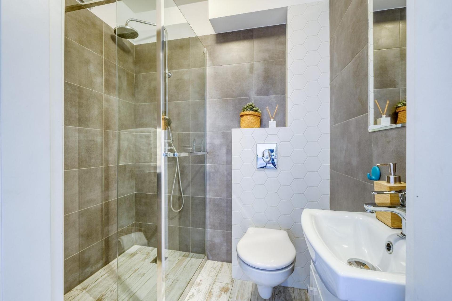 Full Location In Center Apartment