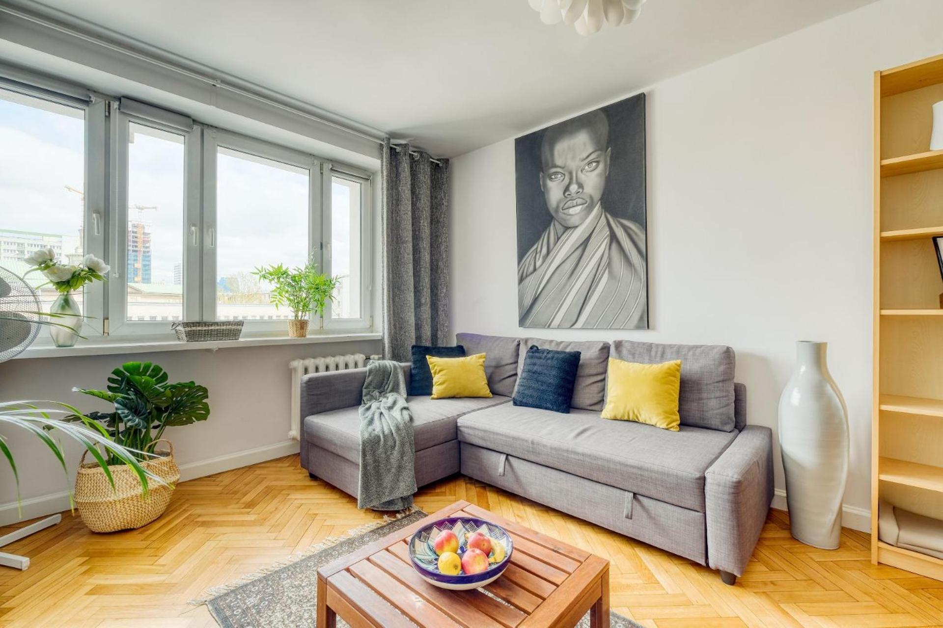 Full Location In Center Apartment *